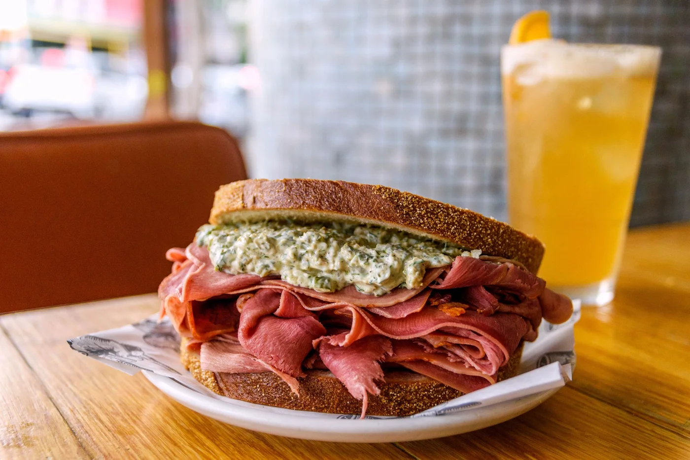 Sanduíche de pastrami da seleção de fotos Z Deli